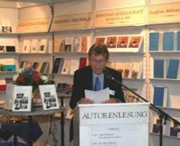 Bild: Verlag für neue Autoren – Medien berichten über Lesung der Frankfurter Verlagsgruppe auf Frankfurter Buchmesse