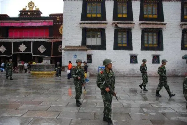 Bild: Auch sechs Monate nach den Protesten in Lhasa ist die Situation sehr angespannt