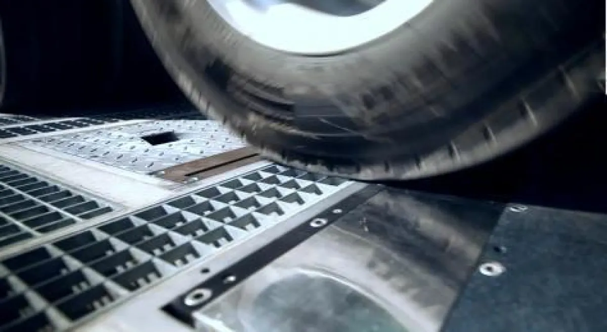 Mit PNEUSCAN werden die Reifen durch bloße Überfahrt kontrolliert. Bild: VENTECH