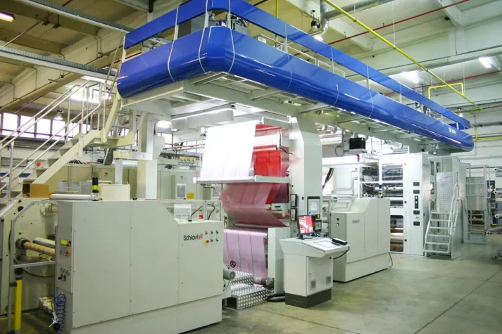 Doppelt achtfach gut: Neue Flexodruckmaschine bei SCHOELLER-ALDO Bild: Doppelt achtfach gut: Neue Flexodruckmaschine bei SCHOELLER-ALDO