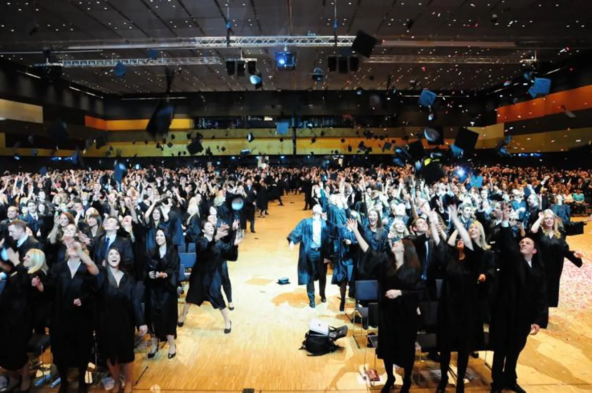 Der Hutwurf steht für Verbundenheit, Emotion und Tradition