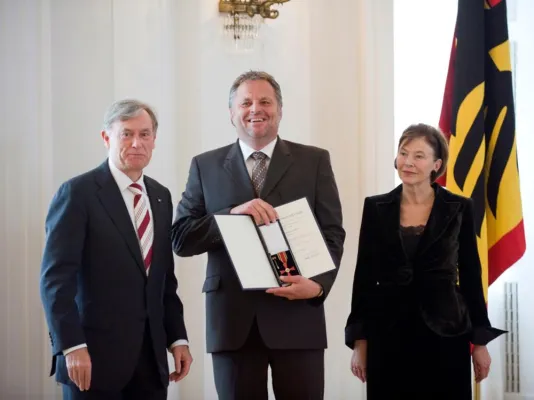 Bild: Bundesverdienstkreuz für Leiter des Kinder- und Jugendhospizes Balthasar