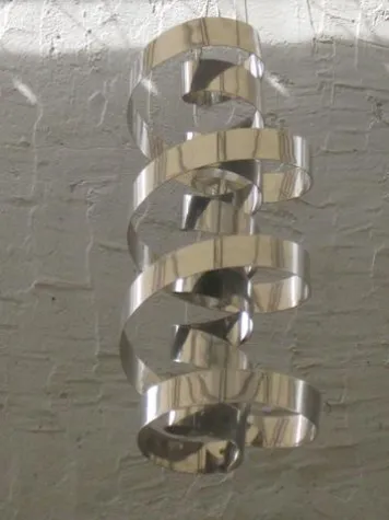 Bild: DoppelHelix - Weltweit einmaliges fernbedienbares Objekt in der EXPLORA Frankfurt