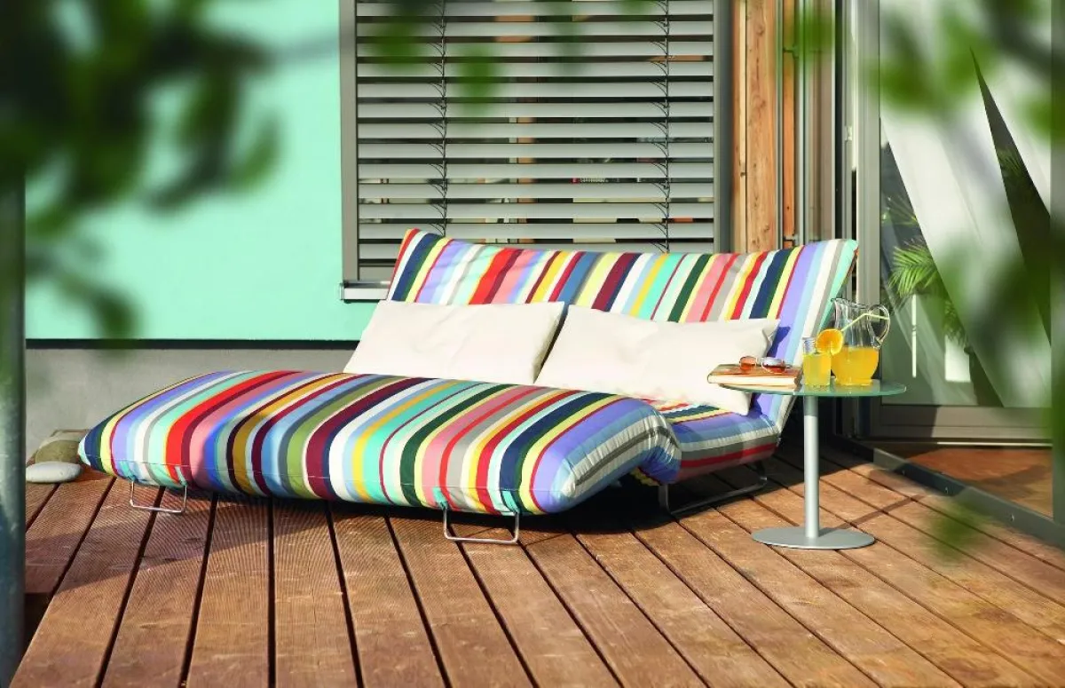 Ob Sitzen, Relaxen, Entspannen, Schlafen oder Träumen: Mit einer multifunktionalen Liege sind vielfältige Anwendungen im In- und Outdoorbereich möglich. Bild: tdx/Signet