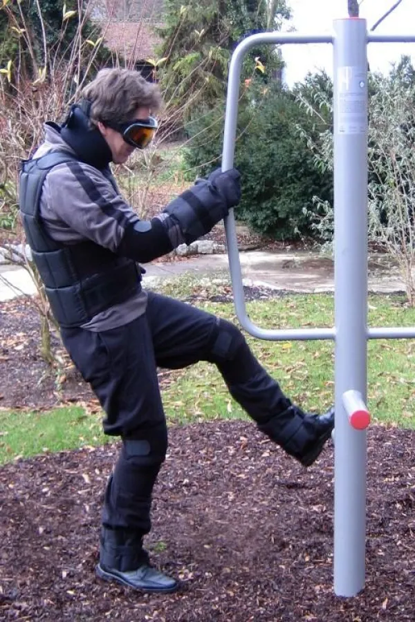 Der Alterssimulationsanzug im Einsatz