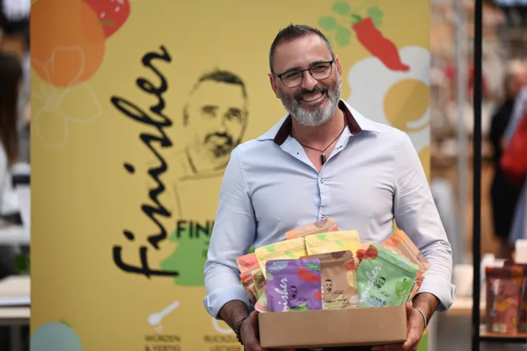 Kölner Gourmet-Gastronom Luis Dias gründet Start-up und revolutioniert mit Food Finisher Spices alle Küchen Bild: Kölner Gourmet-Gastronom Luis Dias gründet Start-up und revolutioniert mit Food Finisher Spices alle Küchen