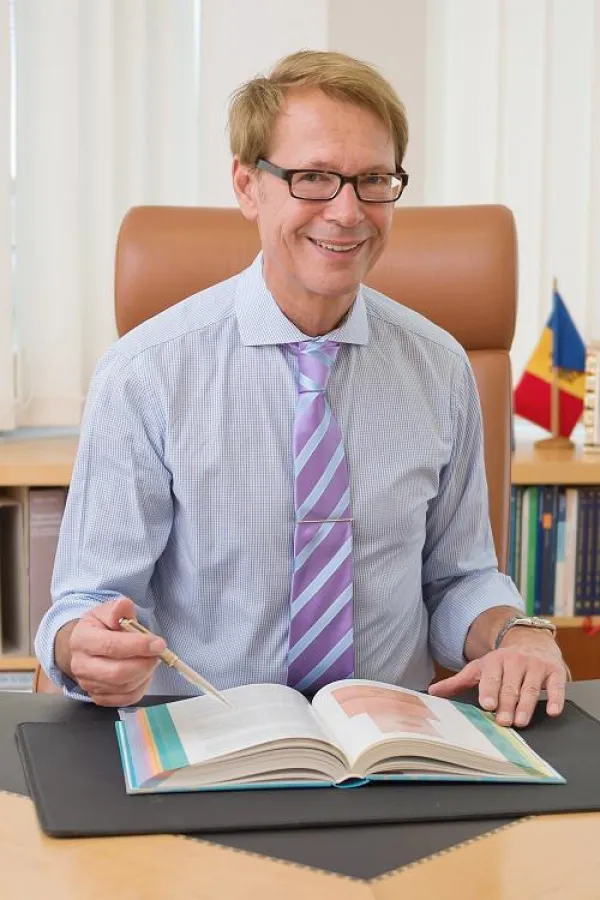 Prof. (MD) Dr. Dr. med. Stefan Hillejan