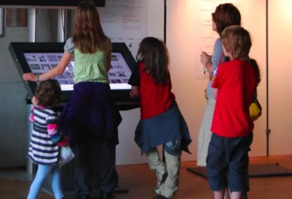 Bild: „Primaten wie wir“: Touchsysteme von data-touch bei der Mitmach-Erlebnis-Ausstellung im Zoo Frankfurt