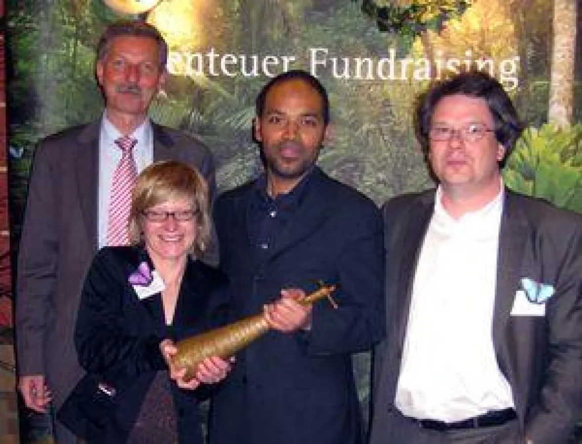 (von links), GFS-Geschäftsführer Axel Götz, GFS-Teamleiterin Marketing Stephanie Schröder, Markus Beeko (Amnesty), GFS-Geschäftsführer Michael Solzbacher