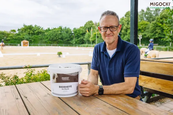 Bild: MIGOCKI Tierernährung bringt TEUFELSKRALLE Liquid und MANGAN Liquid in den Fokus der Pferdefütterung