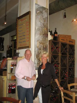 Bild: KUNST DIE BELEBT Das Grissini zeigt im Oktober 2009 Bilder der Künstlerin Anja Frackmann