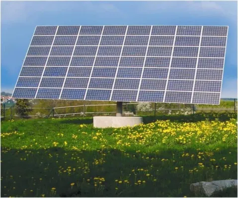 Bild: DEGERenergie beliefert Green Energy 3000 GmbH mit 159 DEGERtrakern 7000NT für neuen Solarpark