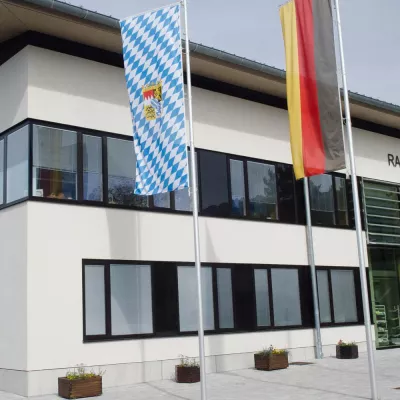 Energieeffizientes Jalousie Glas für das Bernauer Rathaus Bild: Energieeffizientes Jalousie Glas für das Bernauer Rathaus