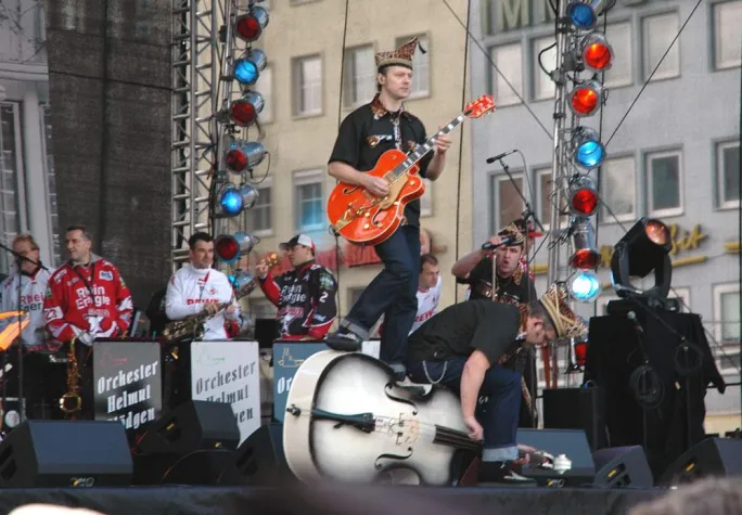 Bild: Häckenjecks vor 30.000 Leuten auf dem Kölner Heumarkt