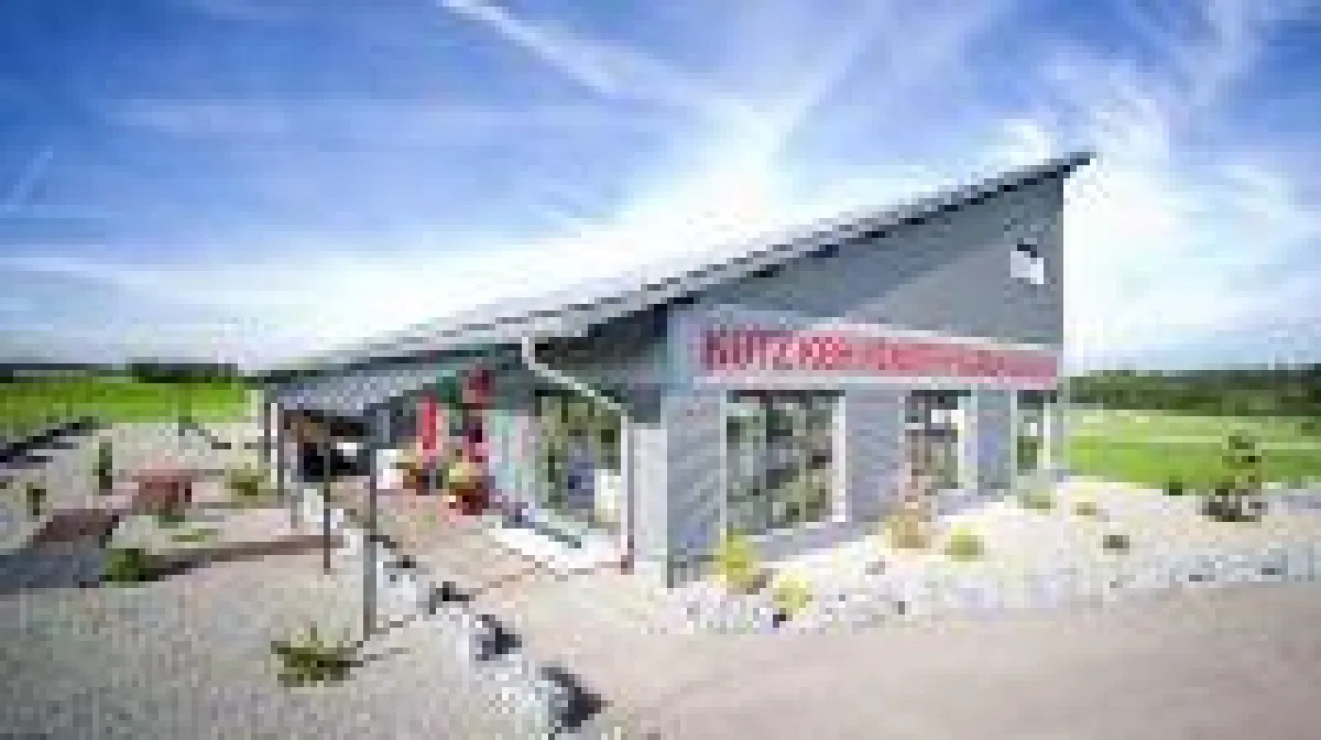 In unserer Erlebnisausstellung präsentieren wir auf über 400 m² unsere Fenster und Türen in einem angenehmen Wohnraumambiente