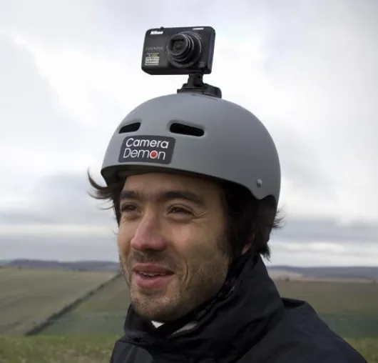 Bild: „Camera Demon“ macht jede Digitalkamera zur Action-Cam - Universelle Kamera-Befestigung für Sporthelme