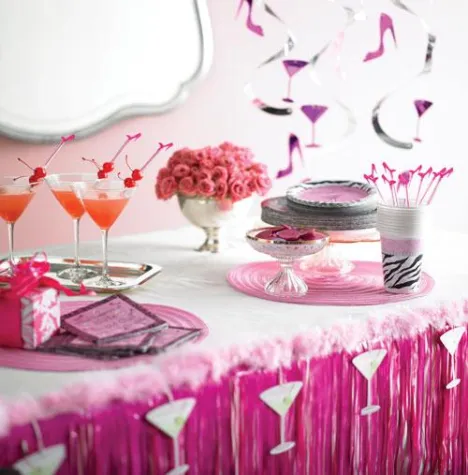 Bild: Elegant, stilvoll und einzigartig – My Bridal Shower bietet Zubehör, Tipps & Ideen für die perfekte Brautparty