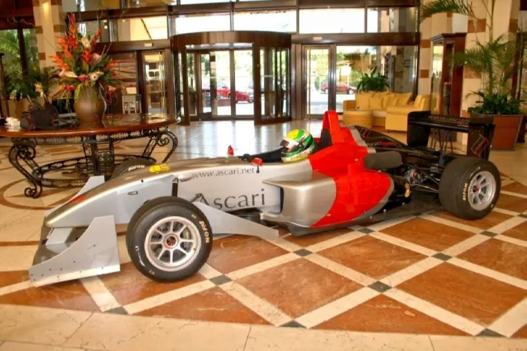 Formel 1 Action 'Race and Dine' mit dem Luxushotel Kempinski Estepona und dem Ascari Race Resort in Spanien Bild: Formel 1 Action 'Race and Dine' mit dem Luxushotel Kempinski Estepona und dem Ascari Race Resort in Spanien