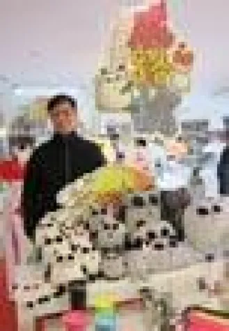 Bild: Panda-a-Panda begrüßt die Besucher in der Hong Kong Design Gallery