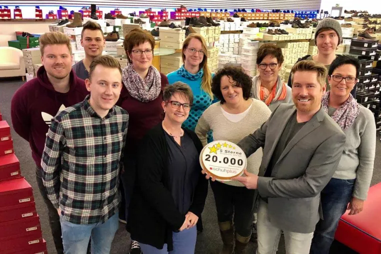 Bild: 20.000 Mal Kundenbewertung "SEHR GUT" für schuhplus