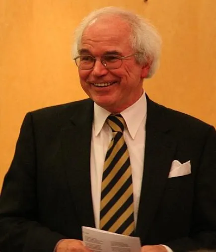 Engagiert im Ehrenamt - VLW-Ehrenpräsident Jörg Schwenk: „Verantwortung übernehmen, aktiv mitgestalten“ Bild: Engagiert im Ehrenamt - VLW-Ehrenpräsident Jörg Schwenk: „Verantwortung übernehmen, aktiv mitgestalten“