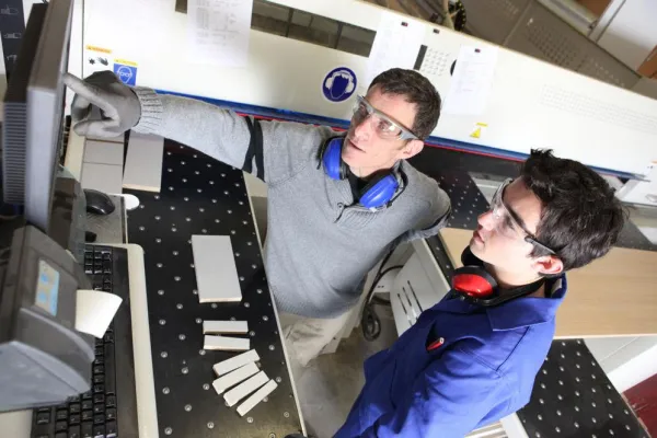 Schichtübergaben vereinfachen und verbindlich dokumentieren Bild: Schichtübergaben vereinfachen und verbindlich dokumentieren