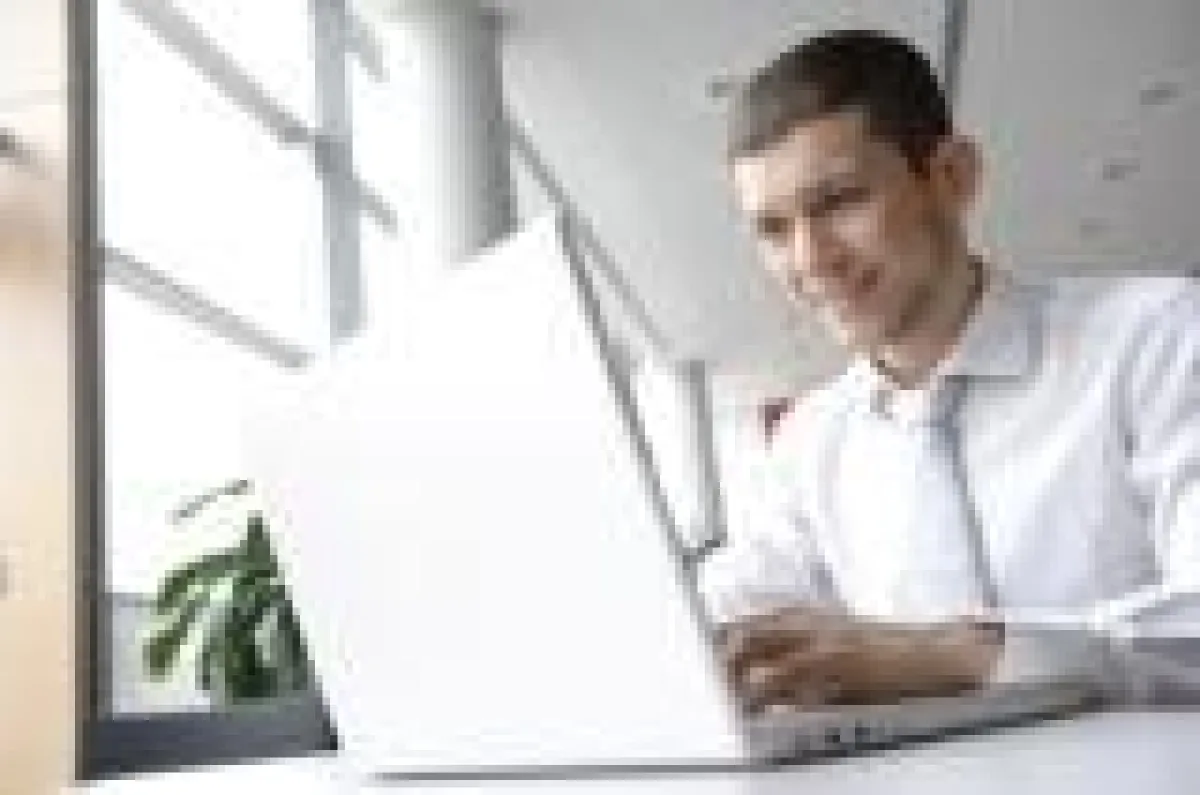 Bildunterschrift: Informatik-Fernlehrgänge der SGD eröffnen interessante Karriereperspektiven. (Quelle: SGD)