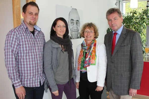 Bild: TEAM zeigt 15 Werke der Initiative „Help Portrait Paderborn 2011“