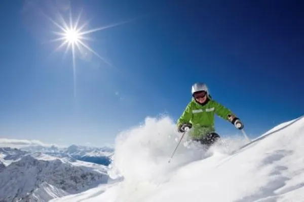 Bild: Teure Bergung nach Skiunfall – wer zahlt? Wenn der Pistenspaß zur Zitterpartie wird