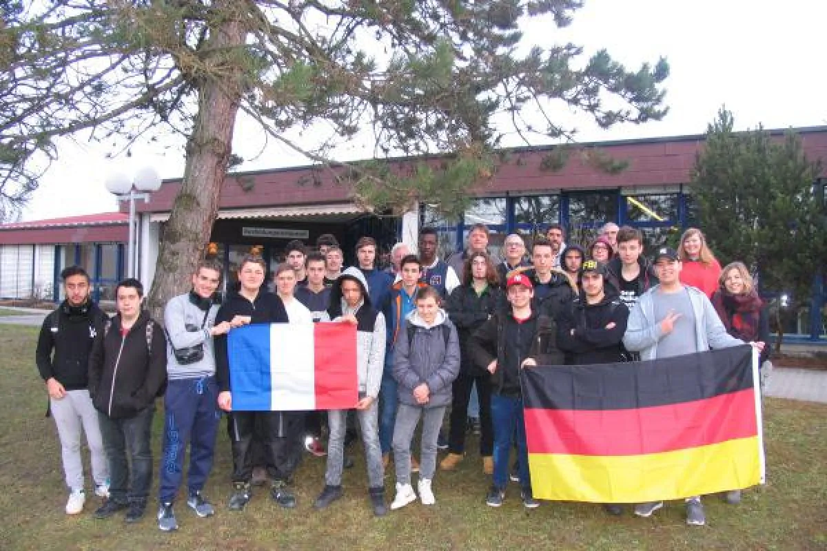 Jeweils ein Dutzend Schüler pro Einrichtung nahmen am deutsch-französischen Austauschprogramm teil.