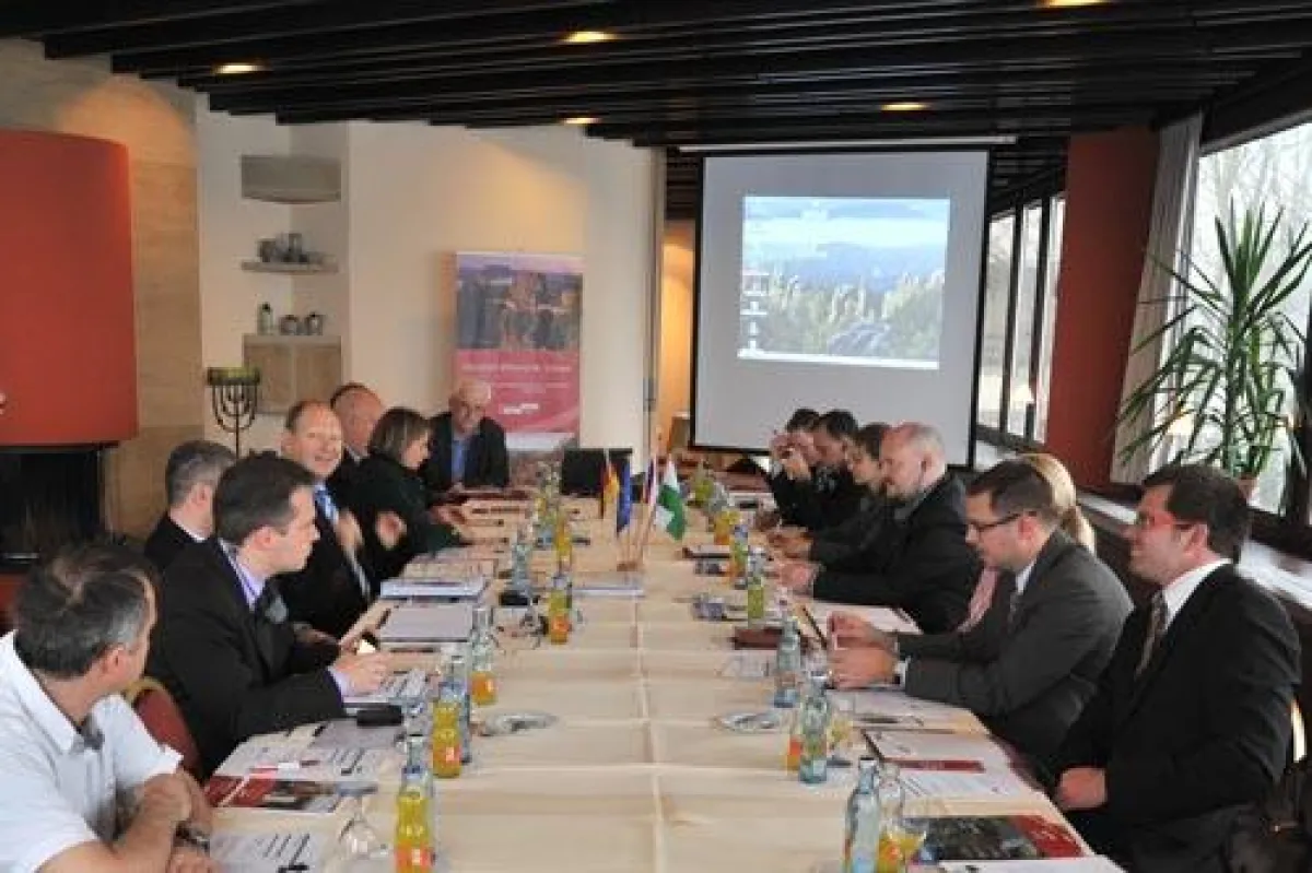 Hochrangiges Arbeitstreffen zum Thema UNESCO-Weltnaturerbe Sächsisch-Böhmische Schweiz am 18. November 2010 in Lohmen