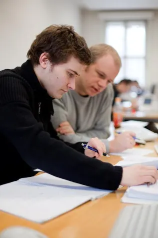 Bild: IT-Kräfte gesucht – jetzt via Fernstudium weiterqualifizieren