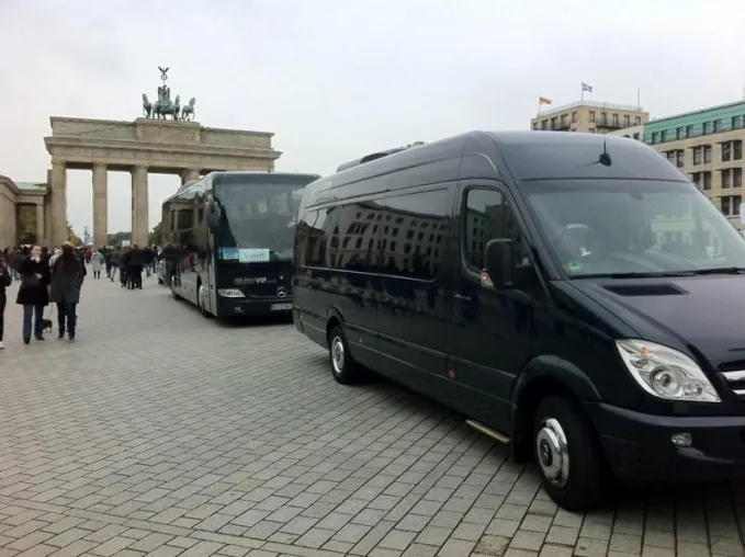 Bild: Berliner Stadtrundfahrten: Völker schauen auf diese Stadt