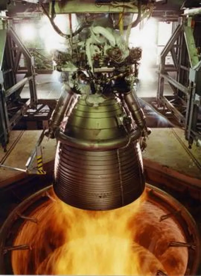 Vulcain 2: Das Hauptstufentriebwerk der Ariane 5 im Test unter Bodenbedingungen Quelle: DLR