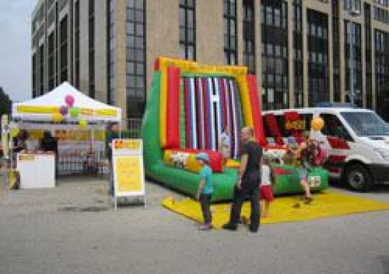 Bild: Die ASJ beim Kinder- und Jugendfestival JUKI