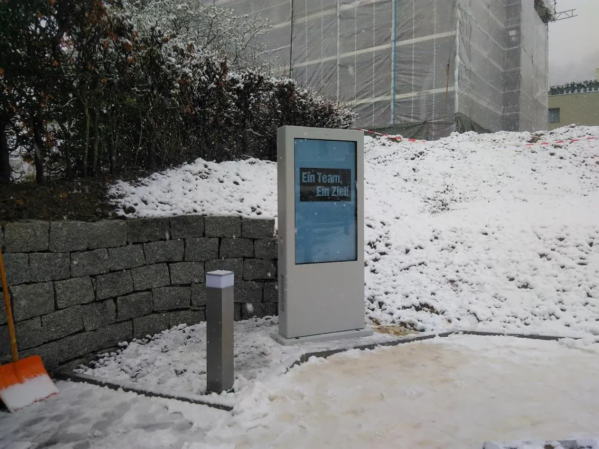 Digitale Outdoor-Info-Stele | Public-Display Outdoor