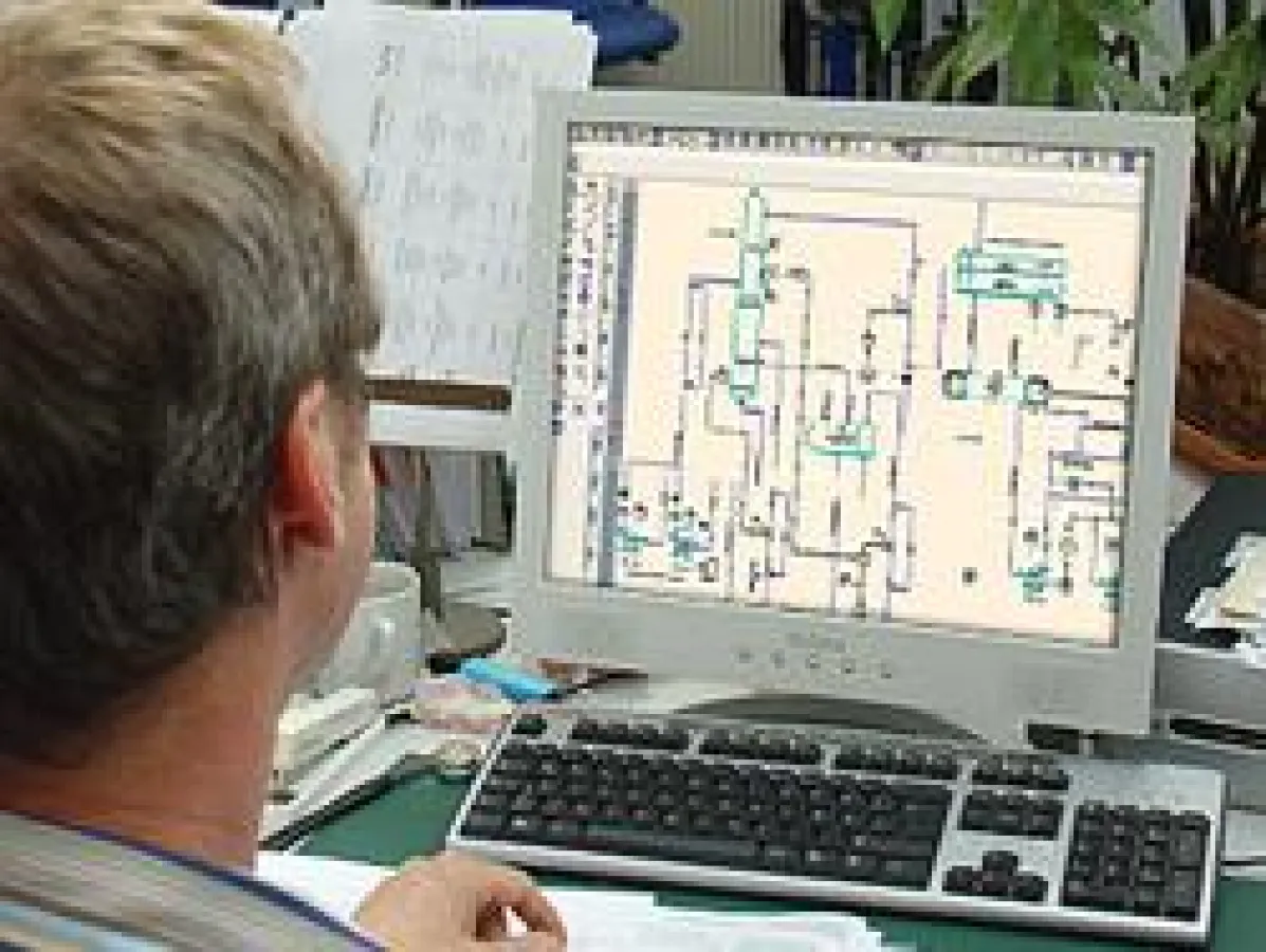 Anwender mit der professionellen R&I-Software M4 P&ID FX