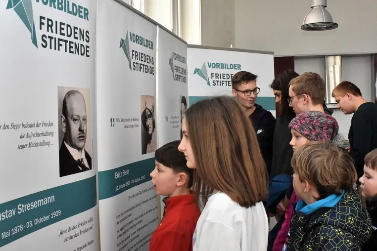Bild: Wanderausstellung Vorbilder – Friedensstifter im Lietz Internatsdorf Haubinda