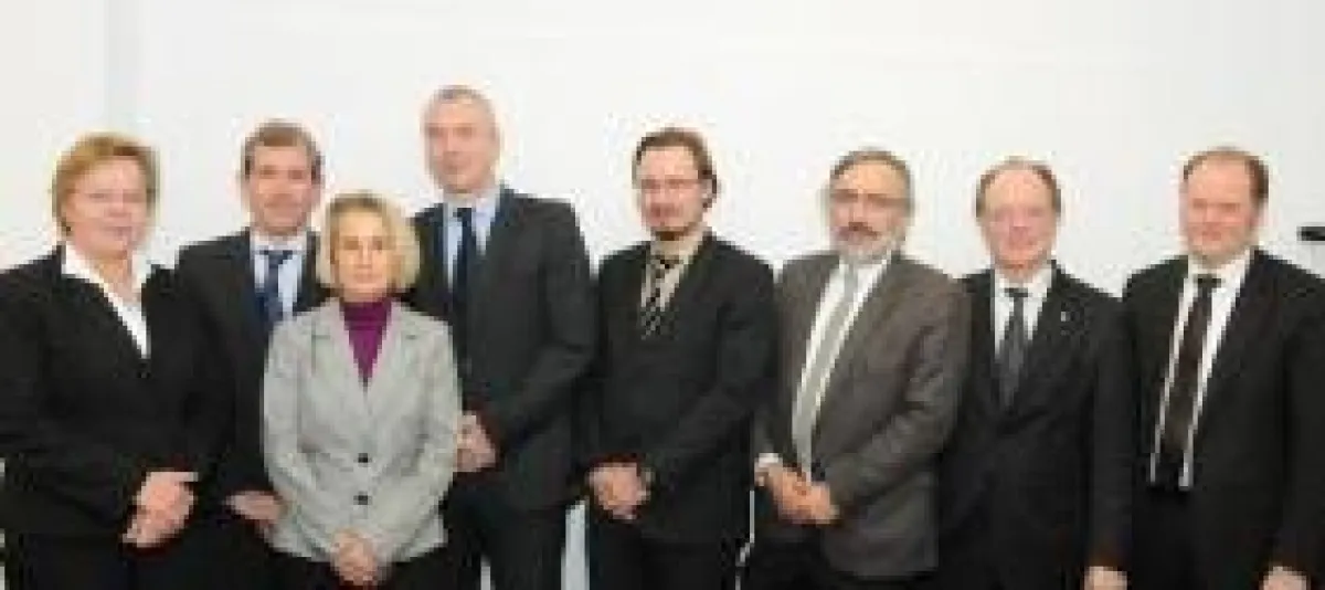 von links: Christa Meyer (UK S-H), Prof. Dr. Jens Scholz (UK S-H), Julia Kähning (UK S-H), Holger Dettmann (VAMED), Aladin Antic (VAMED), Dr. Werner Pauls (UK S-H), Claus Flury (VAMED), Dr. Rath (Caru