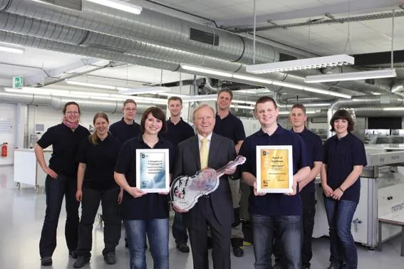 Bild: Braunschweiger Azubis gewinnen Siebdruck-Wettbewerb in den USA
