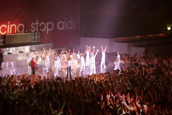 Bild: 50.000 Jugendliche weltweit treten gegen HIV und AIDS bei dance4life
