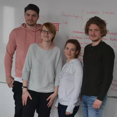 Bild: Management-Hochschule legt Weiterbildungsprogramm für Migranten und Flüchtlinge auf - Online-Befragung startet