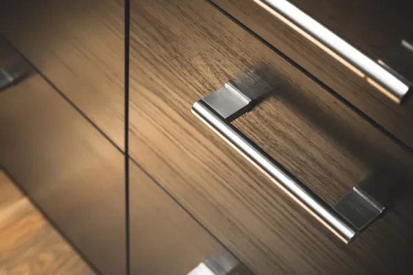 Bild: Universeller UV-Mehrschichtlack mit stabilem Glanzgrad: Neues, hochflexibles Materialsystem von CROMA LACKE 