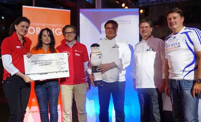 Bild: Trikottausch für den Bücherschrank