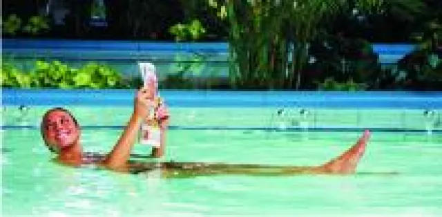 Bild: Miss Süddeutschland weiht die neuen Vital-Quellen der THERMENWELT ERDING ein