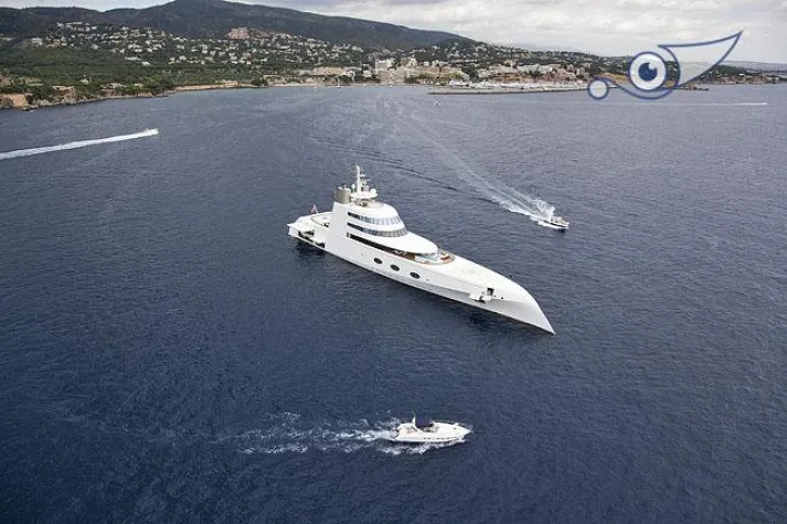 Bild: Interesse an der Megayacht "A" ebbt nicht ab