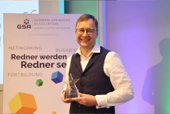 Keynote Speaker und Finanzberater Jean Meyer erhält Auszeichnung Bild: Keynote Speaker und Finanzberater Jean Meyer erhält Auszeichnung