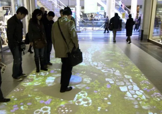 Duftende Frühlingsstimmung: »One Step into Spring« in den Düsseldorfer Schadow Arkaden Bild: Duftende Frühlingsstimmung: »One Step into Spring« in den Düsseldorfer Schadow Arkaden