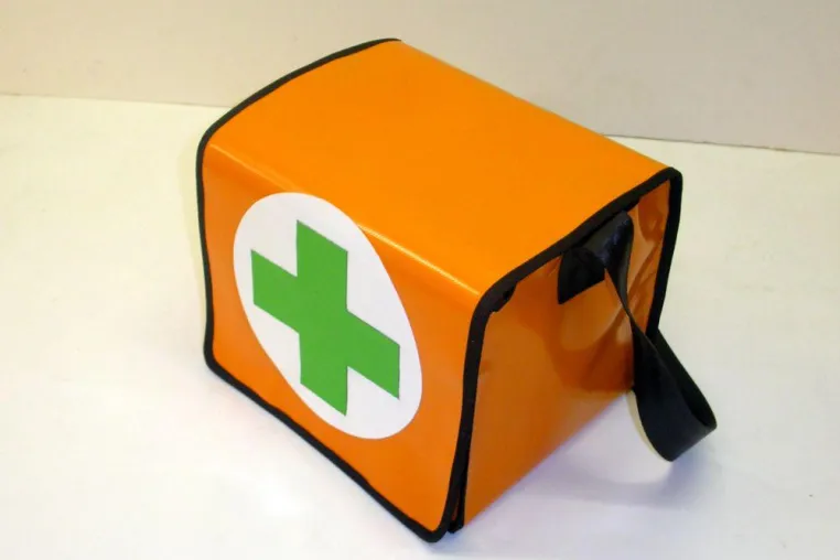Außen bunt – innen cool: Mit der Medboxx gelangen Medikamente sicher gekühlt ans Urlaubsziel Bild: Außen bunt – innen cool: Mit der Medboxx gelangen Medikamente sicher gekühlt ans Urlaubsziel