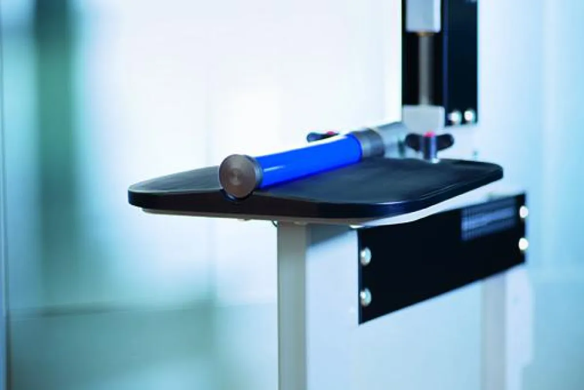 Kernstück der Beckenboden-Trainingsmaschine A5 ist der Sensorstab. (c) Kieser Training/nikkolrot.com